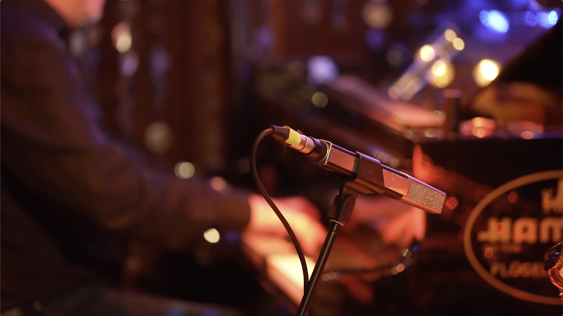 closeup-mic-piano-jazz